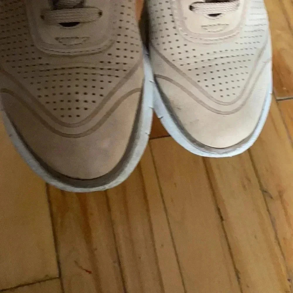 Vionic shoes - Picture 3 of 8